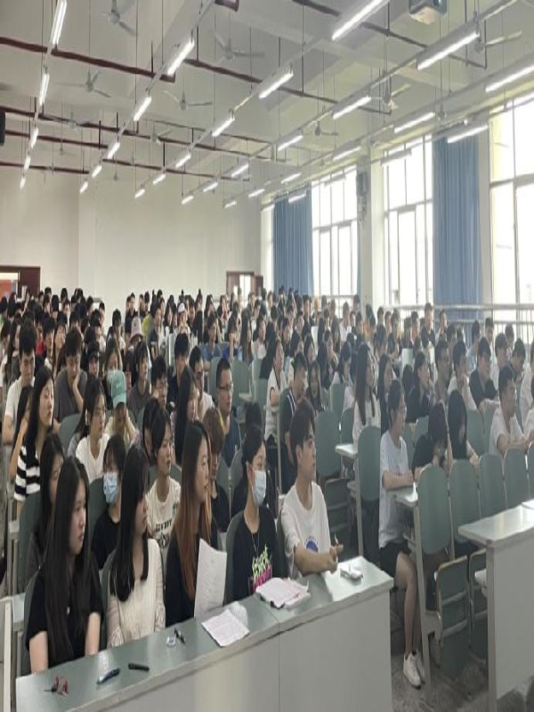 我院召开大学生心理健康专题讲座(.jpg